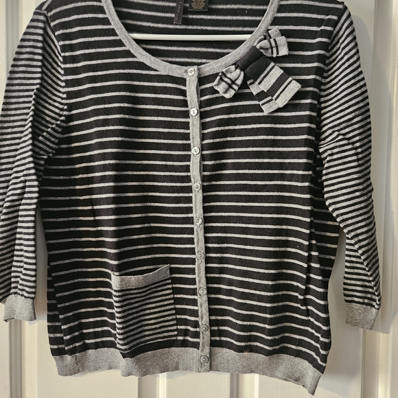 Elegant Black and Gray Striped Women's Cardigan - Picture 1 of 4